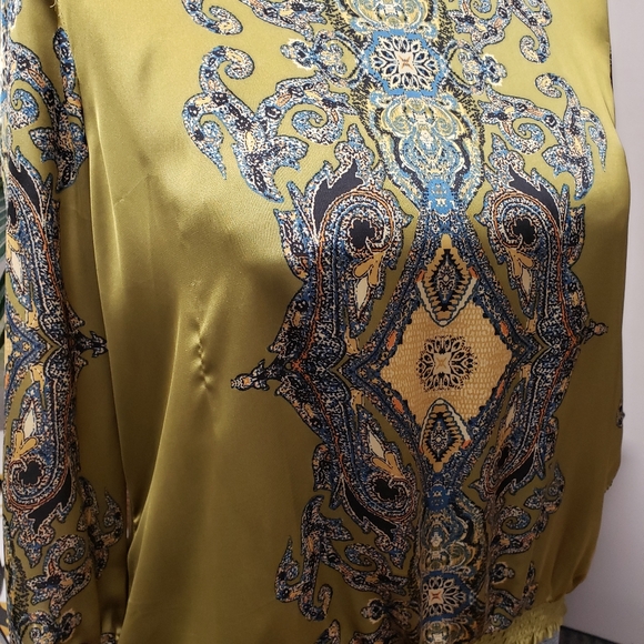 Women's Apt 9 Pullover Blouse With Unique Symmetrical Design, Size L - Picture 5 of 12